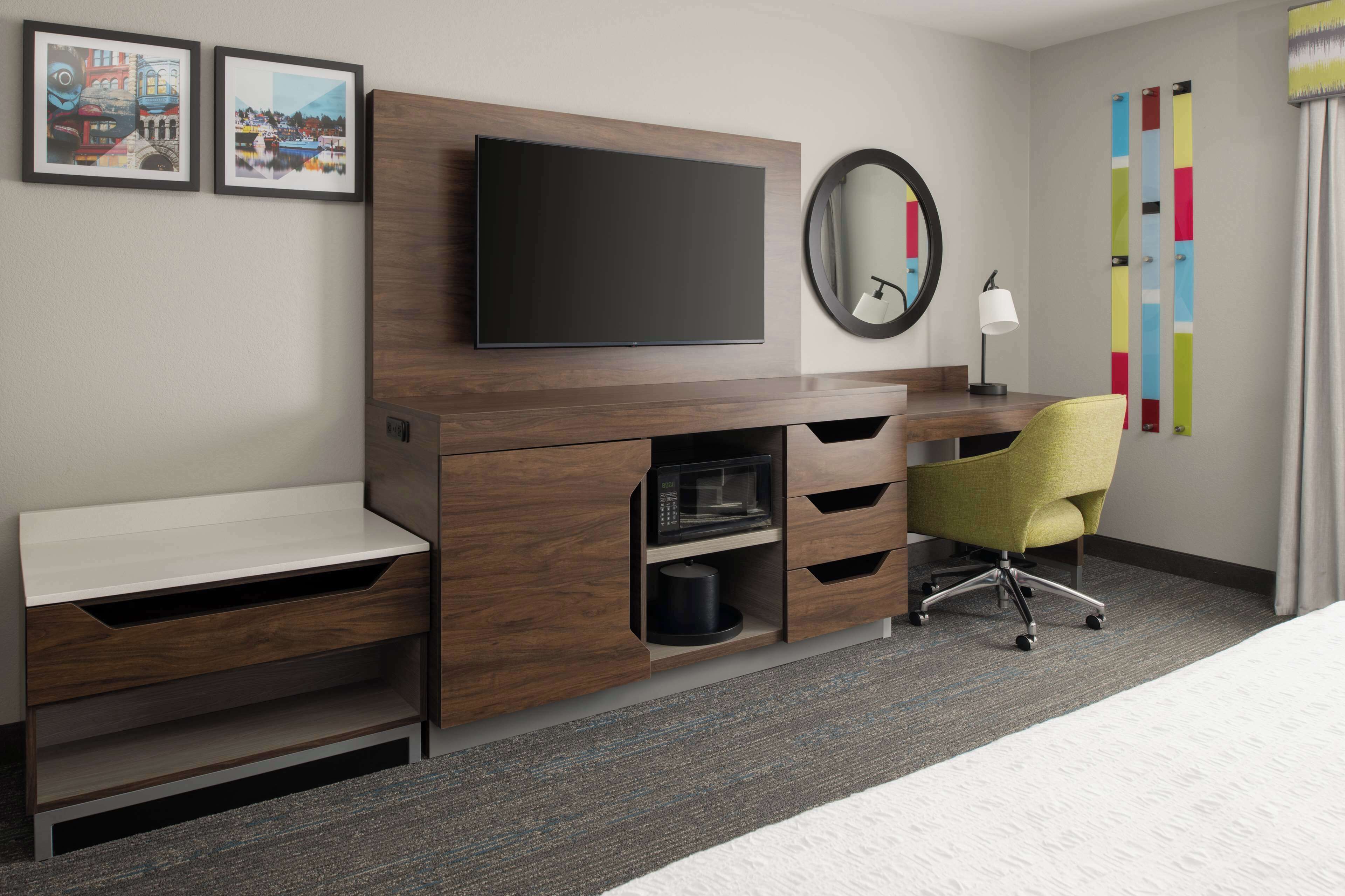 one king bed, non-smoking | hypo-allergenic bedding, down duvets, blackout curtains