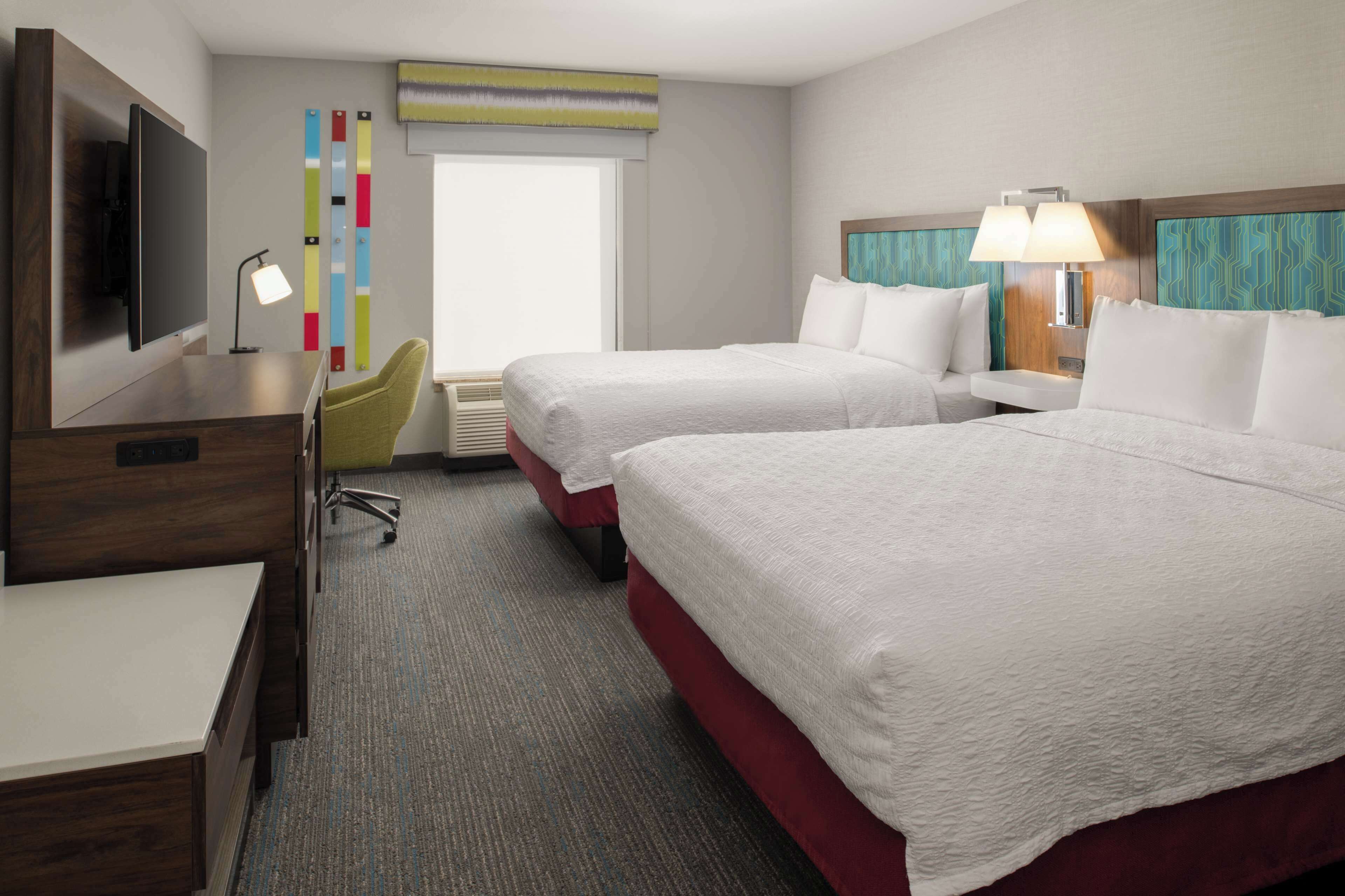 two queen beds, non-smoking | hypo-allergenic bedding, down duvets, blackout curtains