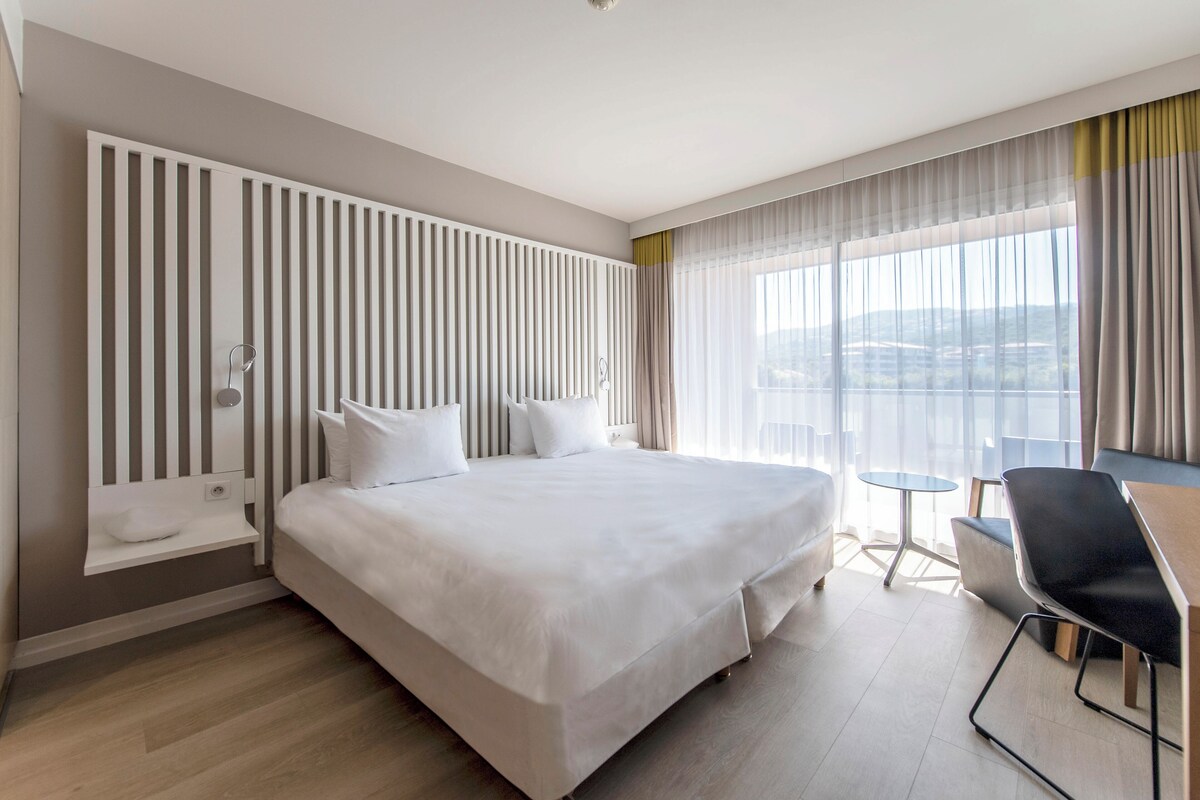 Premium bedding, minibar, in-room safe, desk