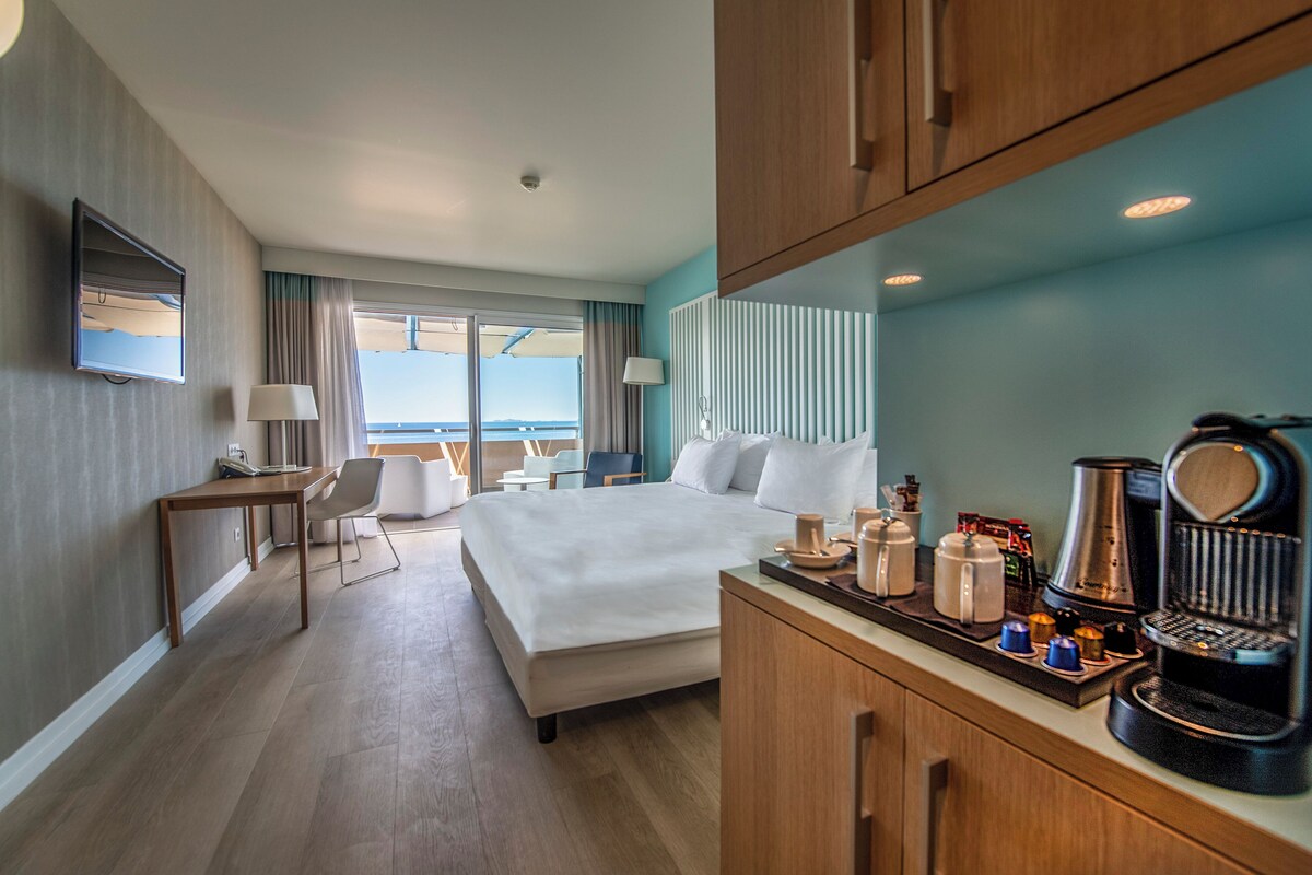 Premium bedding, minibar, in-room safe, desk
