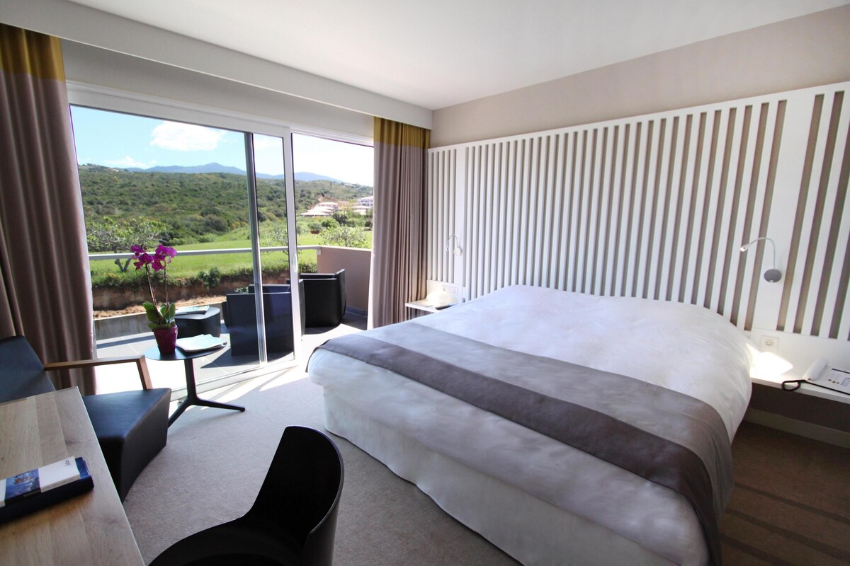 Premium bedding, minibar, in-room safe, desk