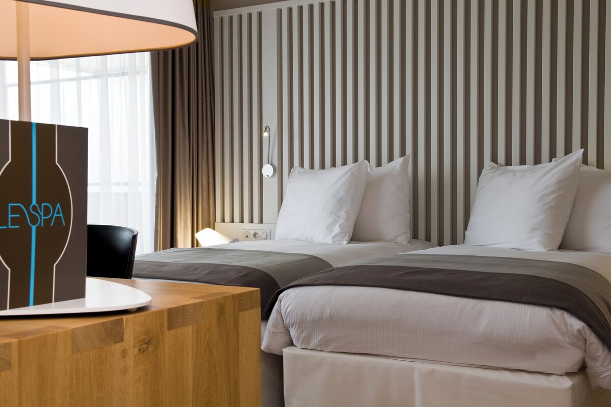 Premium bedding, minibar, in-room safe, desk