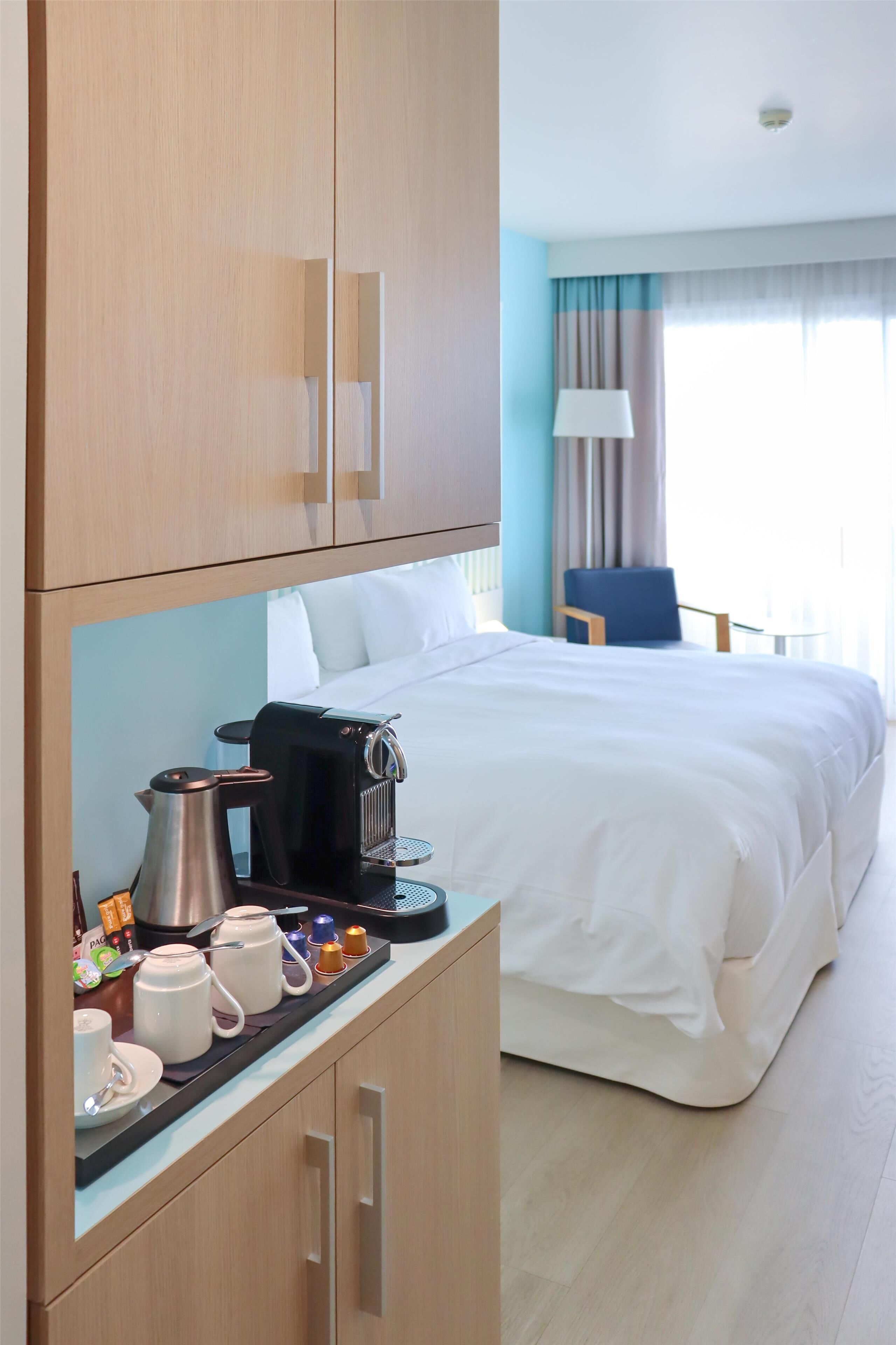Premium Room, Balcony, Sea View | Premium bedding, minibar, in-room safe, desk