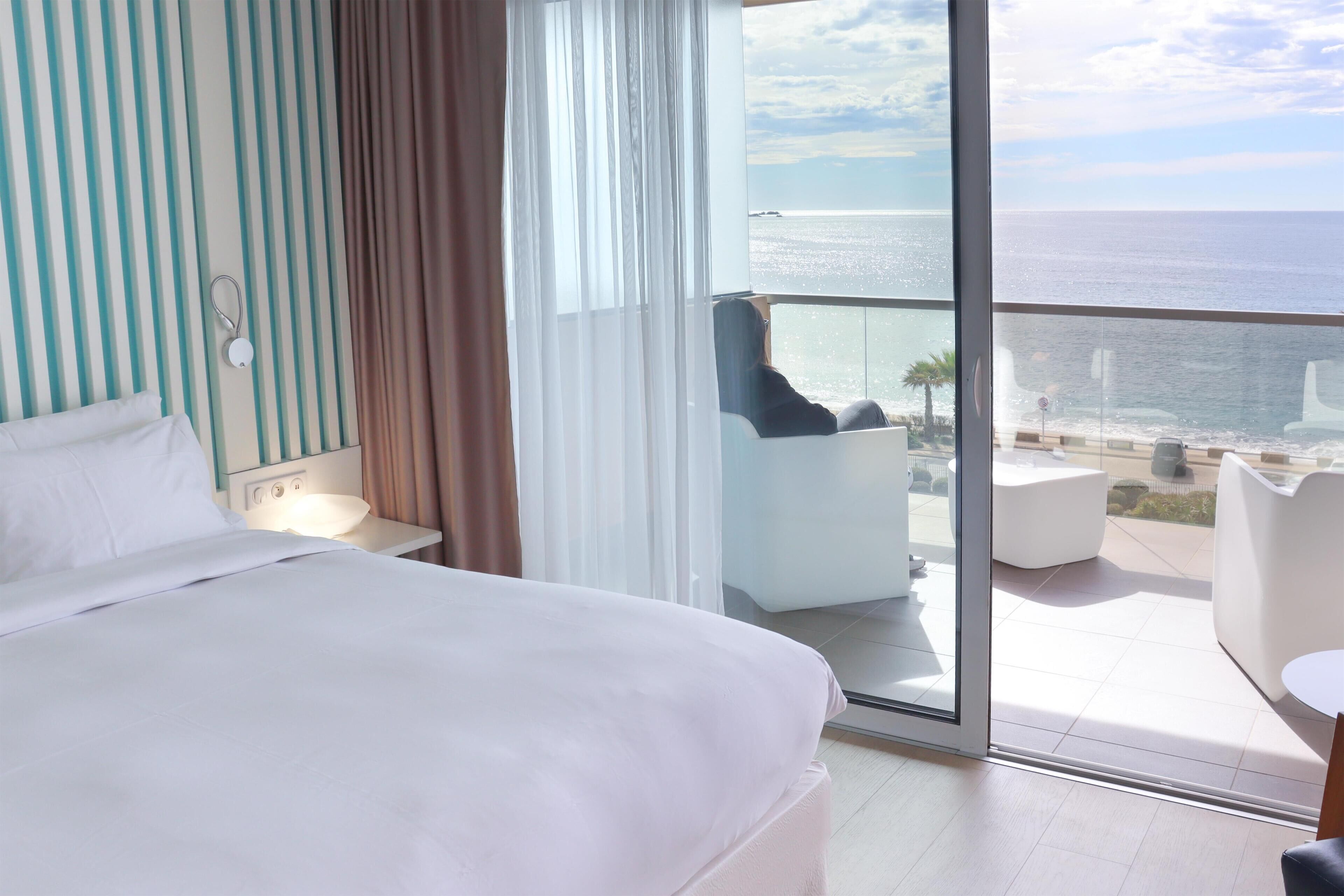 Superior Room, Balcony, Sea View | Premium bedding, minibar, in-room safe, desk
