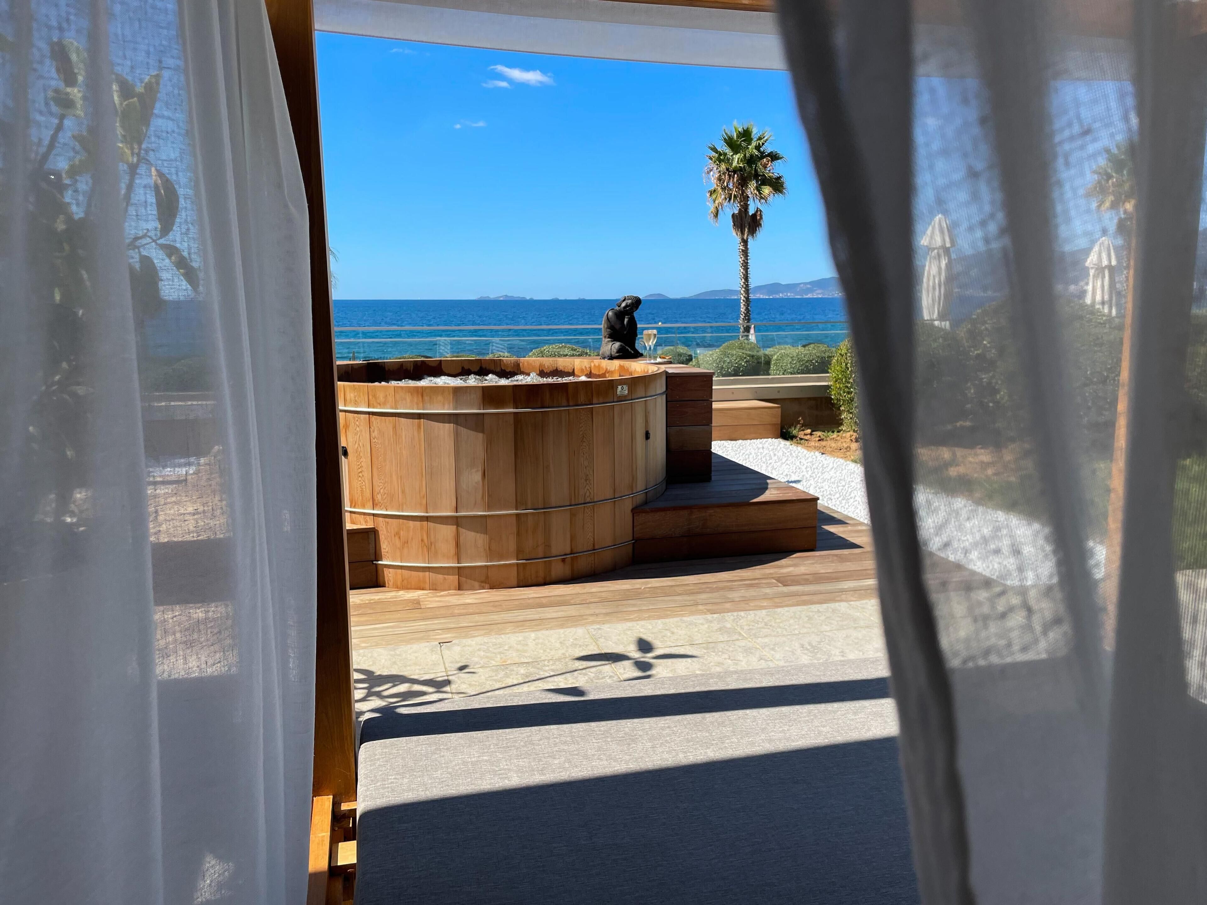 Sauna, hot tub, steam room, Turkish bath/hammam, body treatments