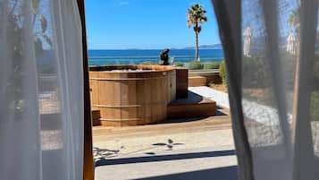Sauna, hot tub, steam room, Turkish bath/hammam, body treatments