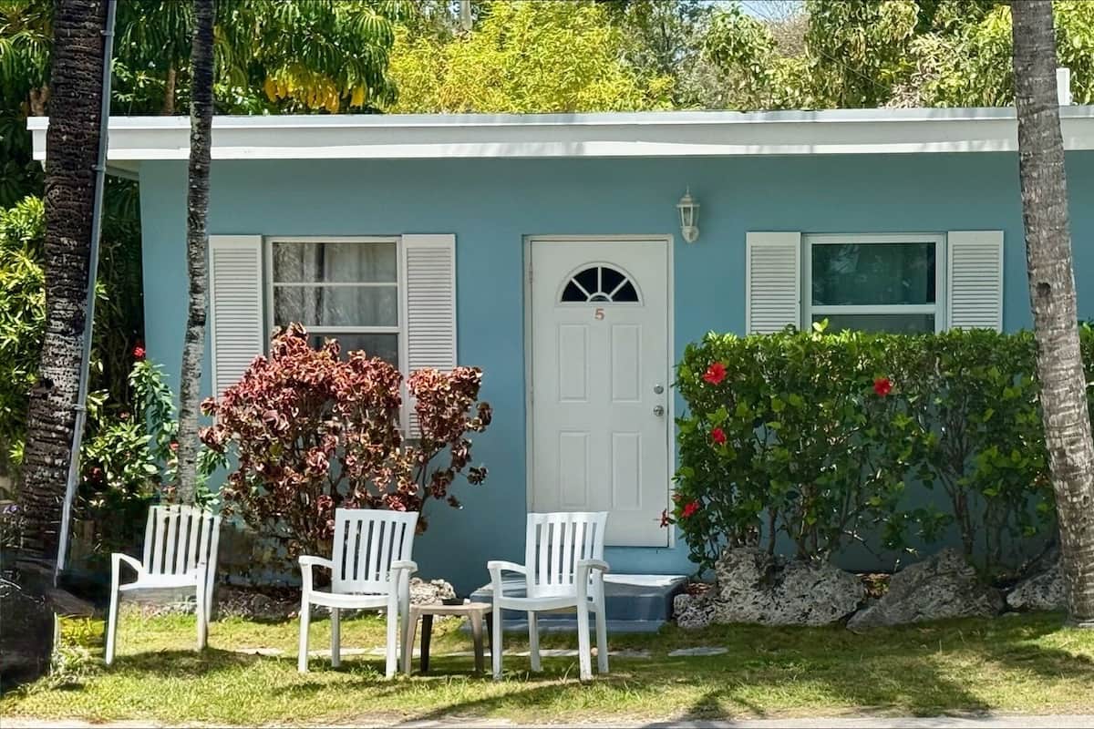 Cottage 5 | Individually decorated, individually furnished, blackout drapes