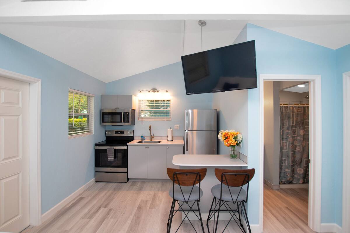 cottage 2 | 1 bedroom, individually decorated, individually furnished