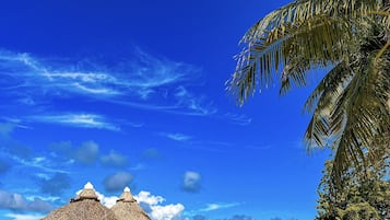 Praia particular, barracas de praia de cortesia, espreguiçadeiras