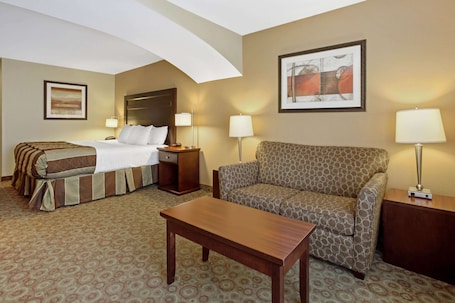Premium bedding, pillowtop beds, desk, iron/ironing board. La Quinta Inn & Suites by Wyndham Dickinson