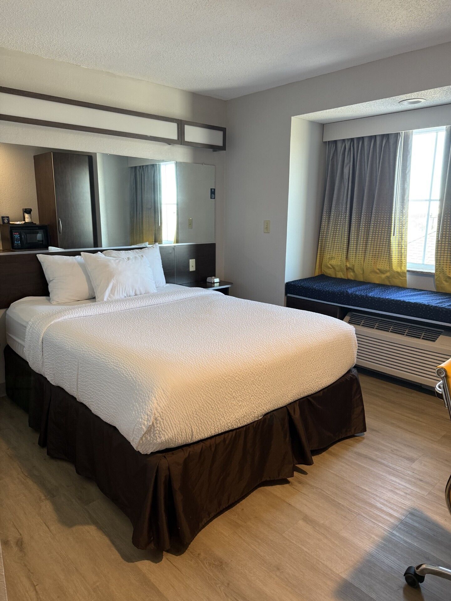 客房內保險箱、書桌、隔音、熨斗/熨衣板