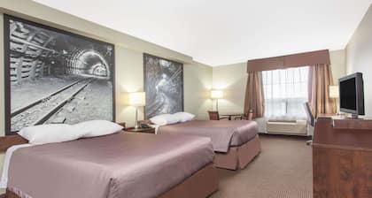 Super 8 by Wyndham Red Lake ON