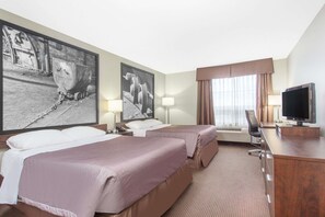 Premium bedding, desk, laptop workspace, iron/ironing board - Super 8 by Wyndham Red Lake ON (Red Lake)