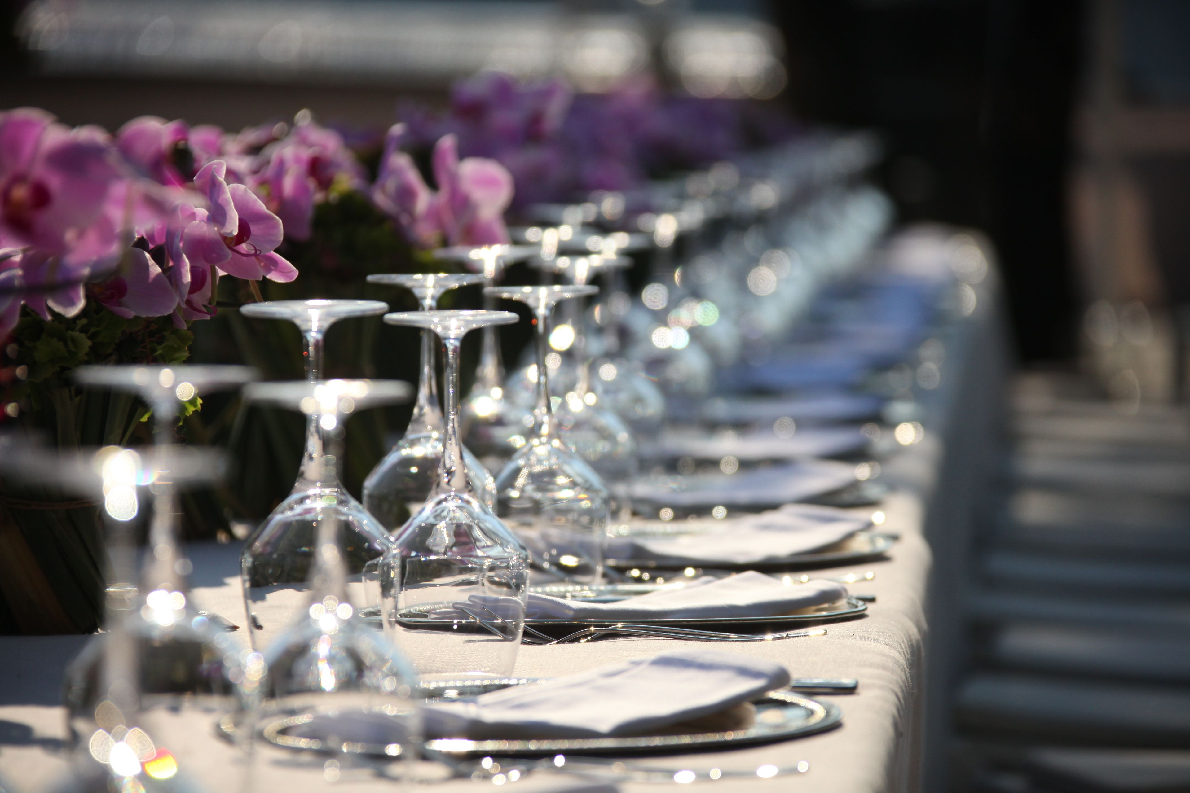 3 restaurants, lunch, dinner, brunch served; international cuisine