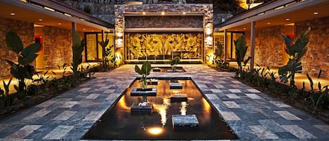 Sauna, steam room, Turkish bath/hammam, body treatments, aromatherapy