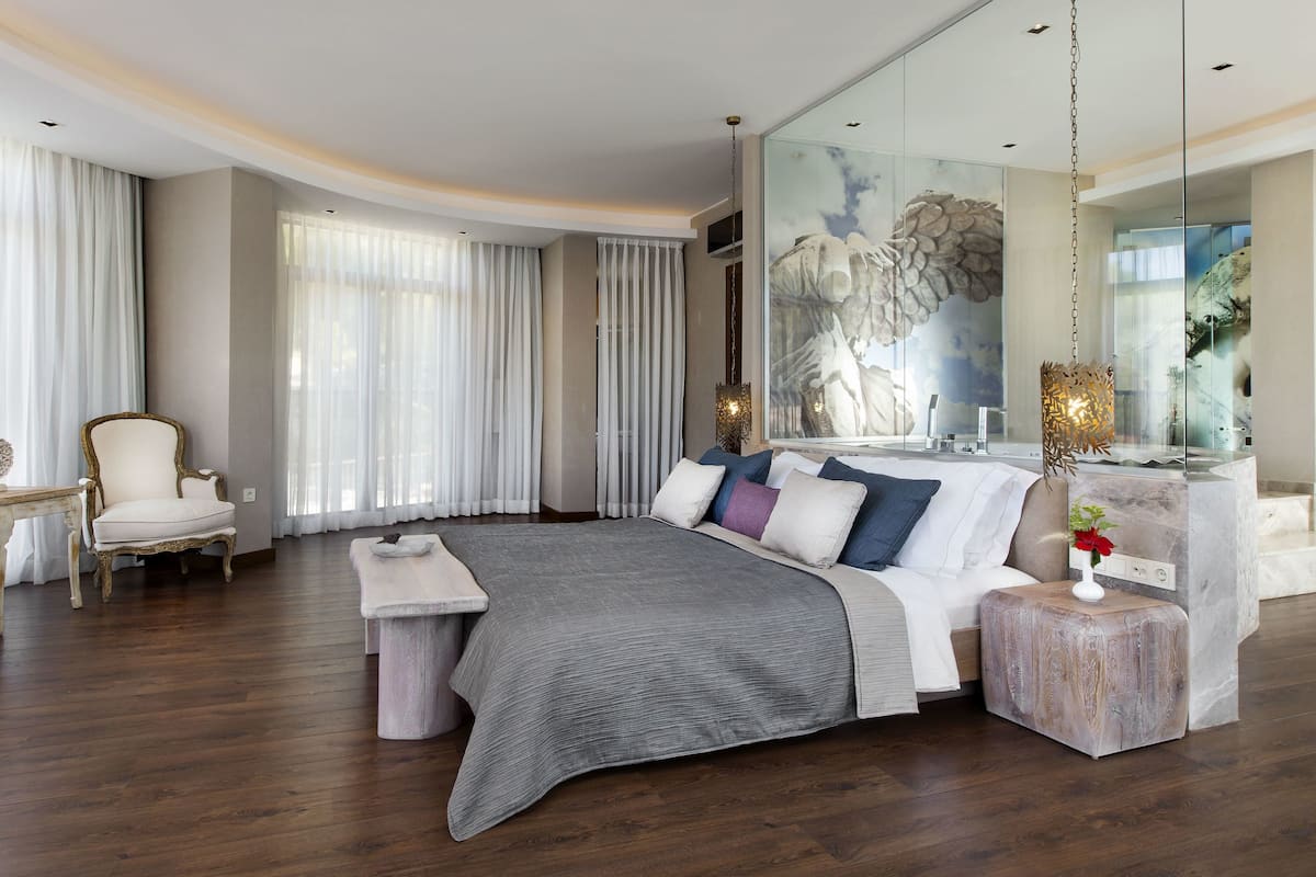 Tower Suites | Premium bedding, minibar, in-room safe, soundproofing