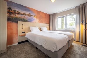 Comfort Triple Room (shower) | In-room safe, desk, free WiFi, bed sheets - Fletcher Landhotel De Borken (Dwingeloo)