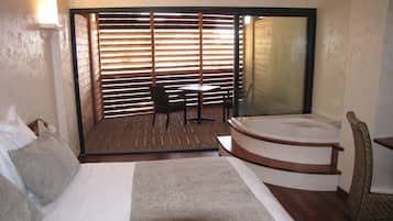 高級寢具、舒適加層、迷你吧、客房內保險箱