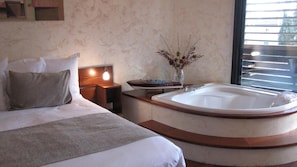 Literie de qualité supérieure, surmatelas, minibar