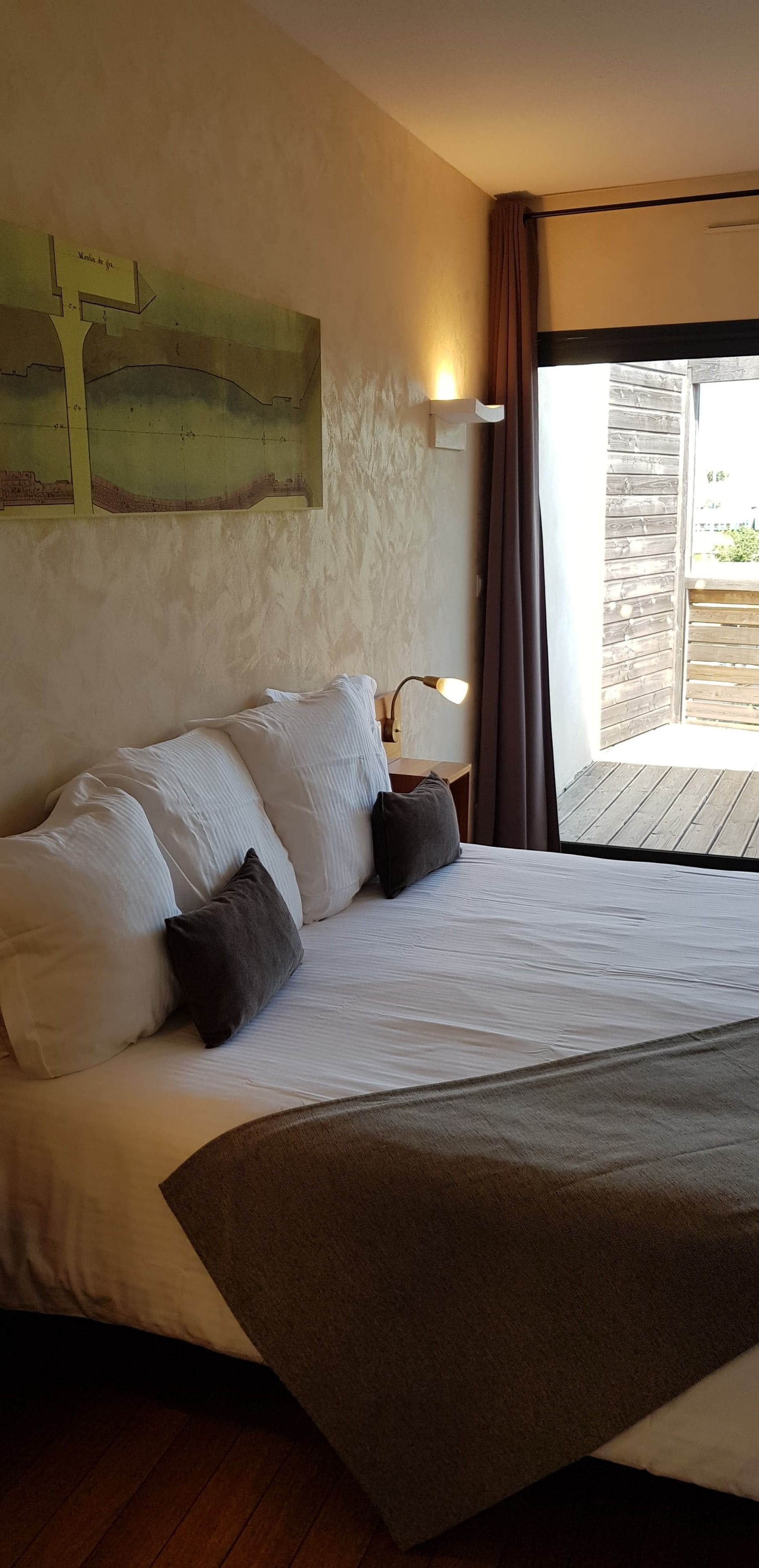 Suíte conforto, banheira de hidromassagem | Roupas de cama premium, camas com colchões pillow-top, frigobar