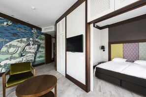 Suite exclusiva, 1 habitación, no fumadores | Escritorio, sistema de insonorización, tabla de planchar con plancha