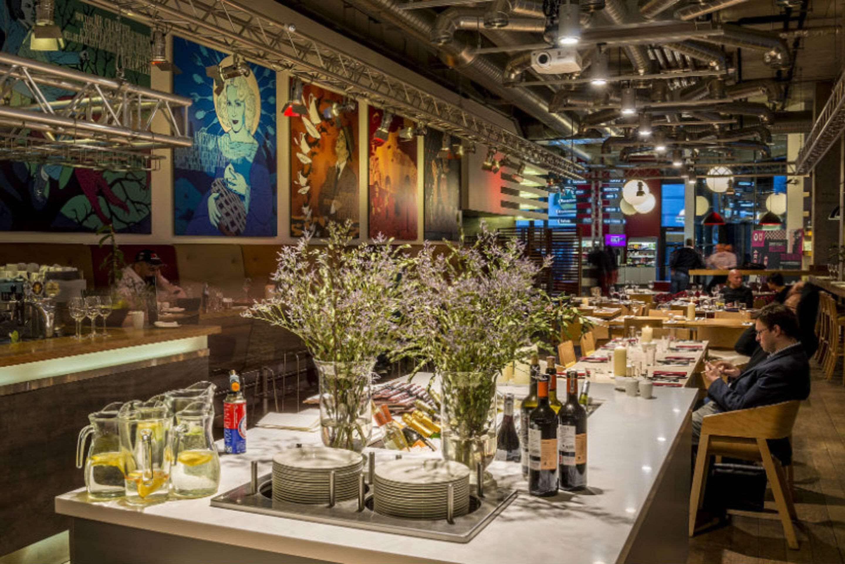 Frokost, lunsj og middag serveres, internasjonale retter 