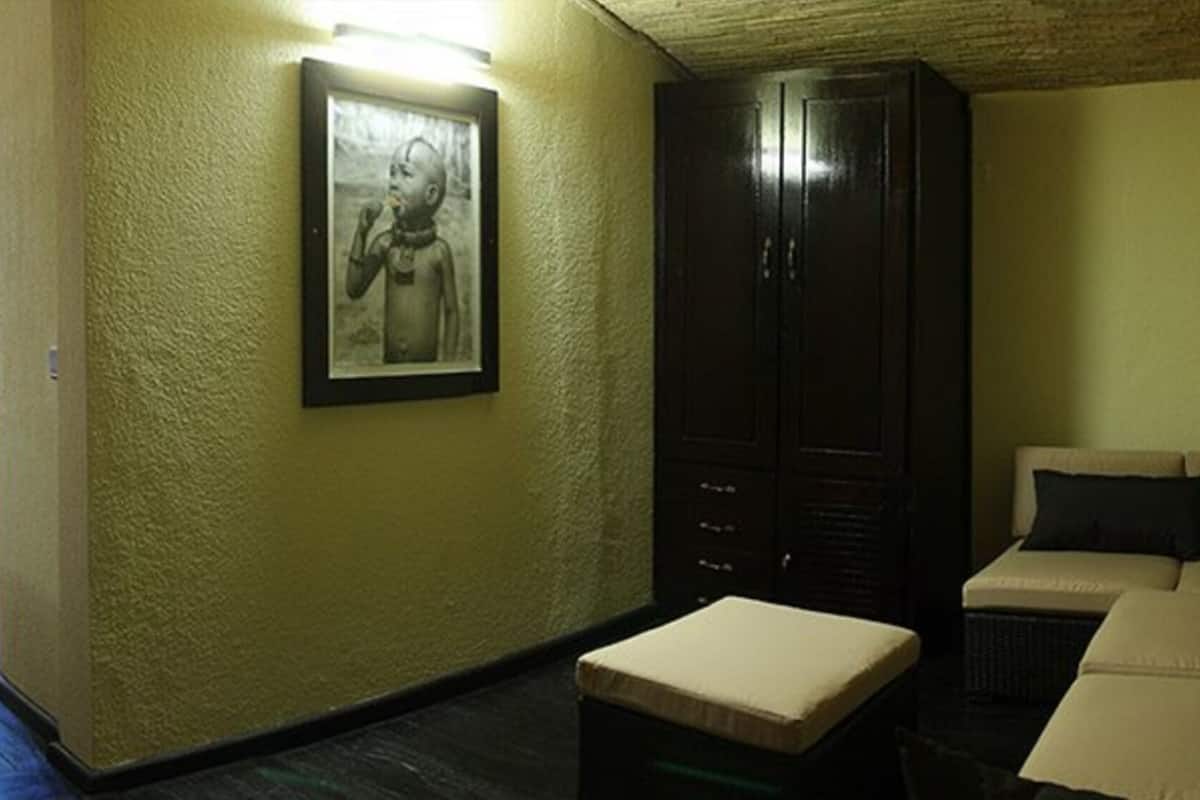 suite | living area | lcd tv