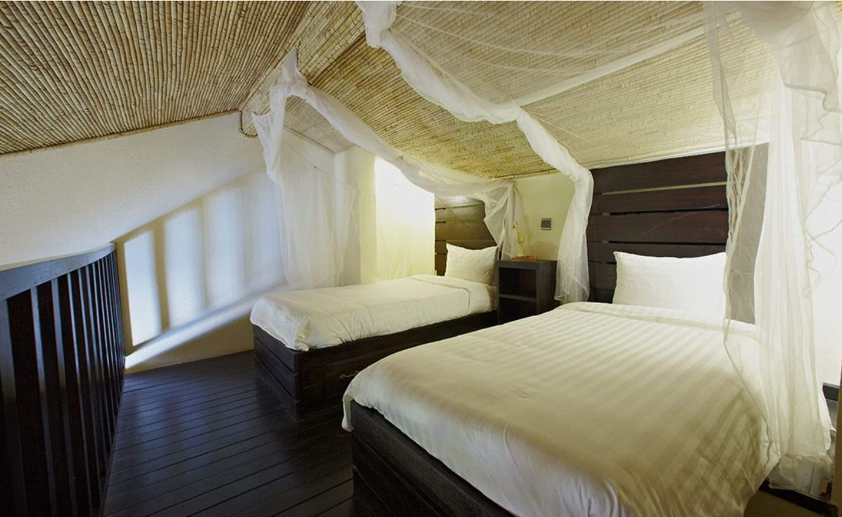 minibar, in-room safe, laptop workspace, iron/ironing board