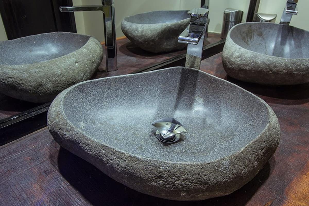 presidential suite, 2 bedrooms | bathroom | separate bathtub and shower, rainfall showerhead, free toiletries