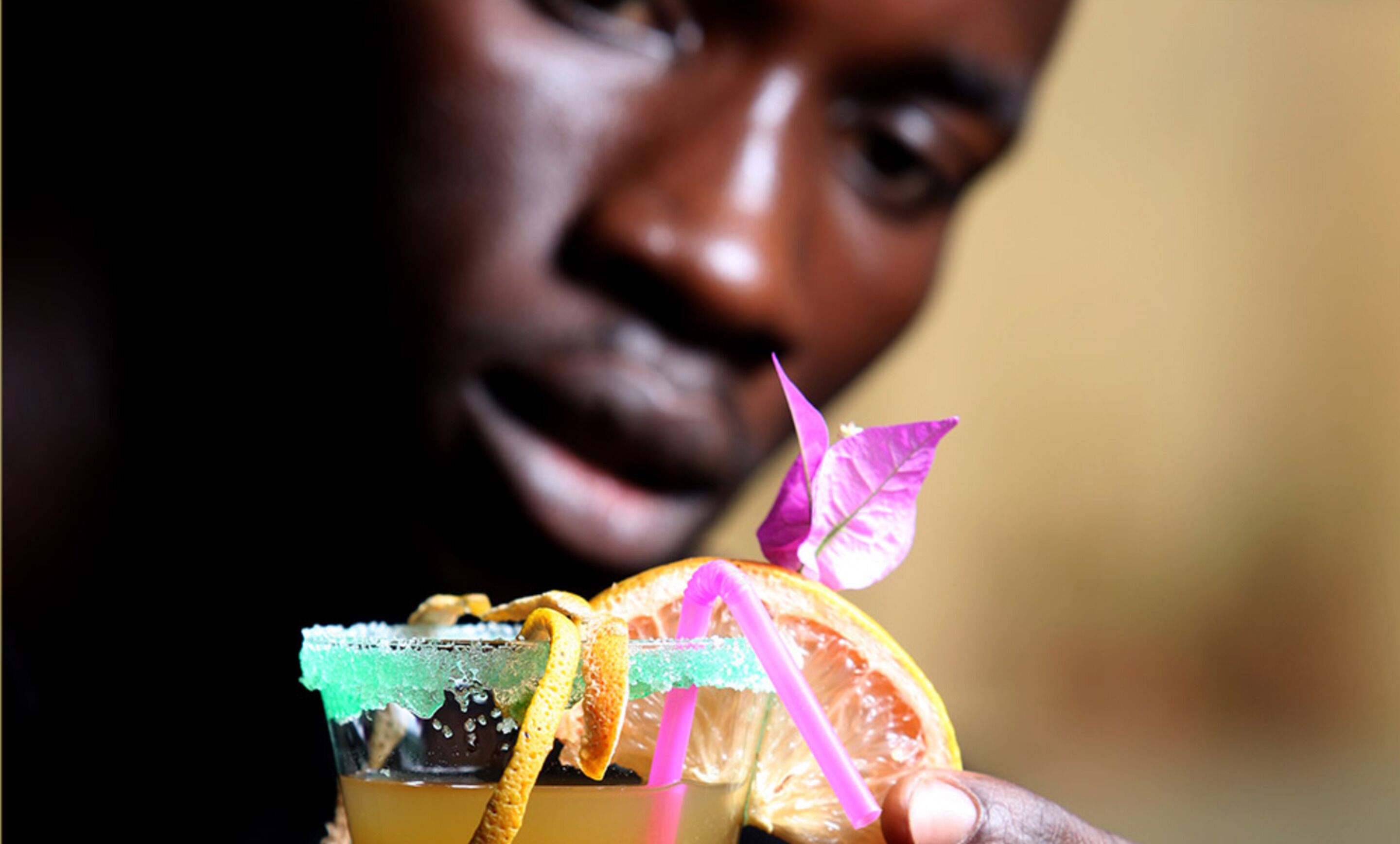 2 bars/lounges, 2 poolside bars