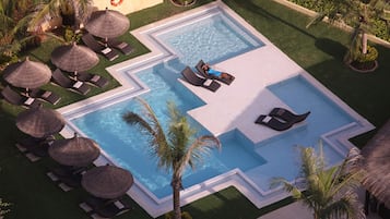 Indoor pool, 4 outdoor pools, pool umbrellas, pool loungers