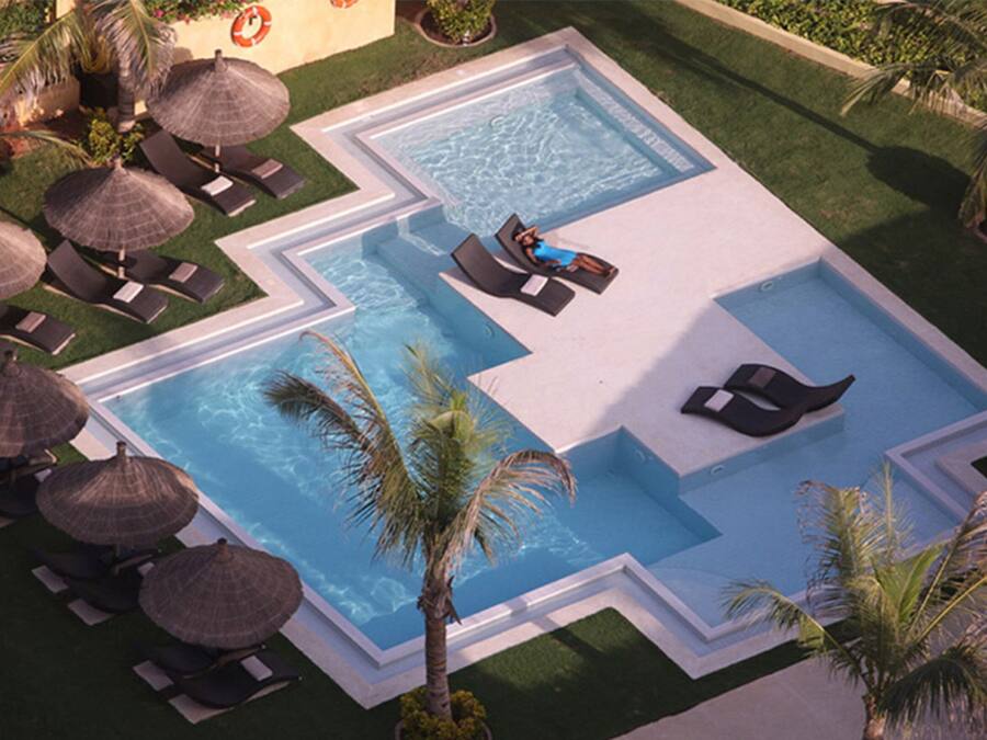 Indoor pool, 4 outdoor pools, pool umbrellas, pool loungers