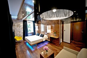 Deluxe Quadruple Room | Hypo-allergenic bedding, Select Comfort beds, minibar, in-room safe