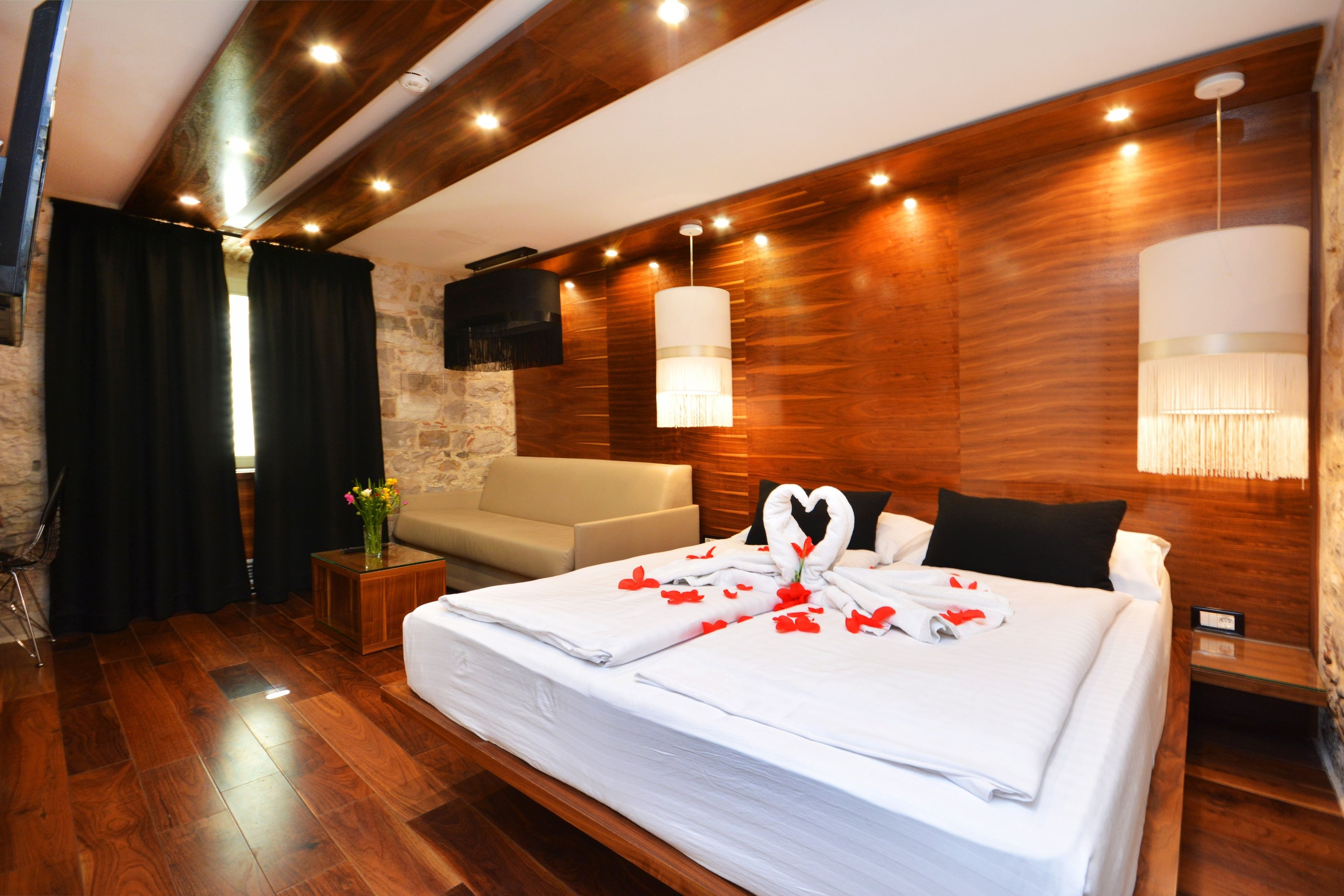 deluxe quadruple room | 1 bedroom, hypo-allergenic bedding, select comfort beds, minibar