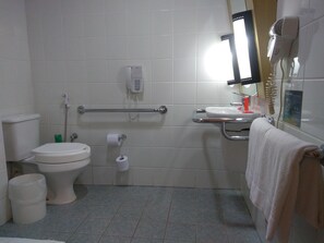 Standard Apartment, 1 Double Bed, Accessible | Minibar, blackout curtains, free WiFi, bed sheets - Ibis Santos Gonzaga Praia (Santos)