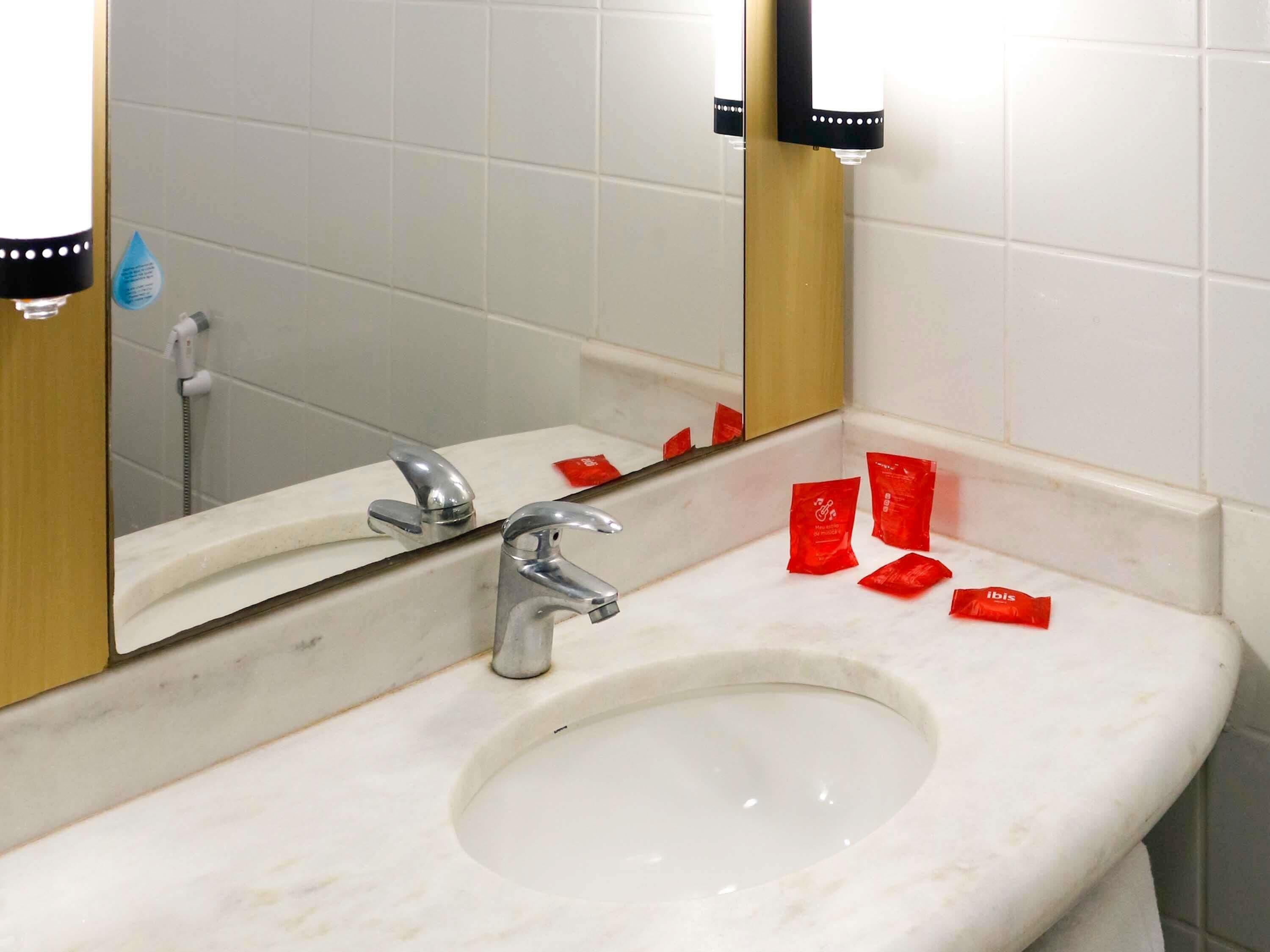 Frigobar, cortinas blackout, Wi-Fi de cortesia, roupa de cama