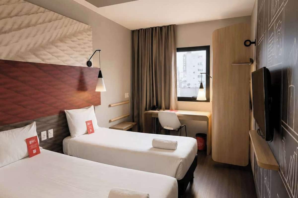 Minibar, rideaux occultants, Wi-Fi gratuit, draps fournis
