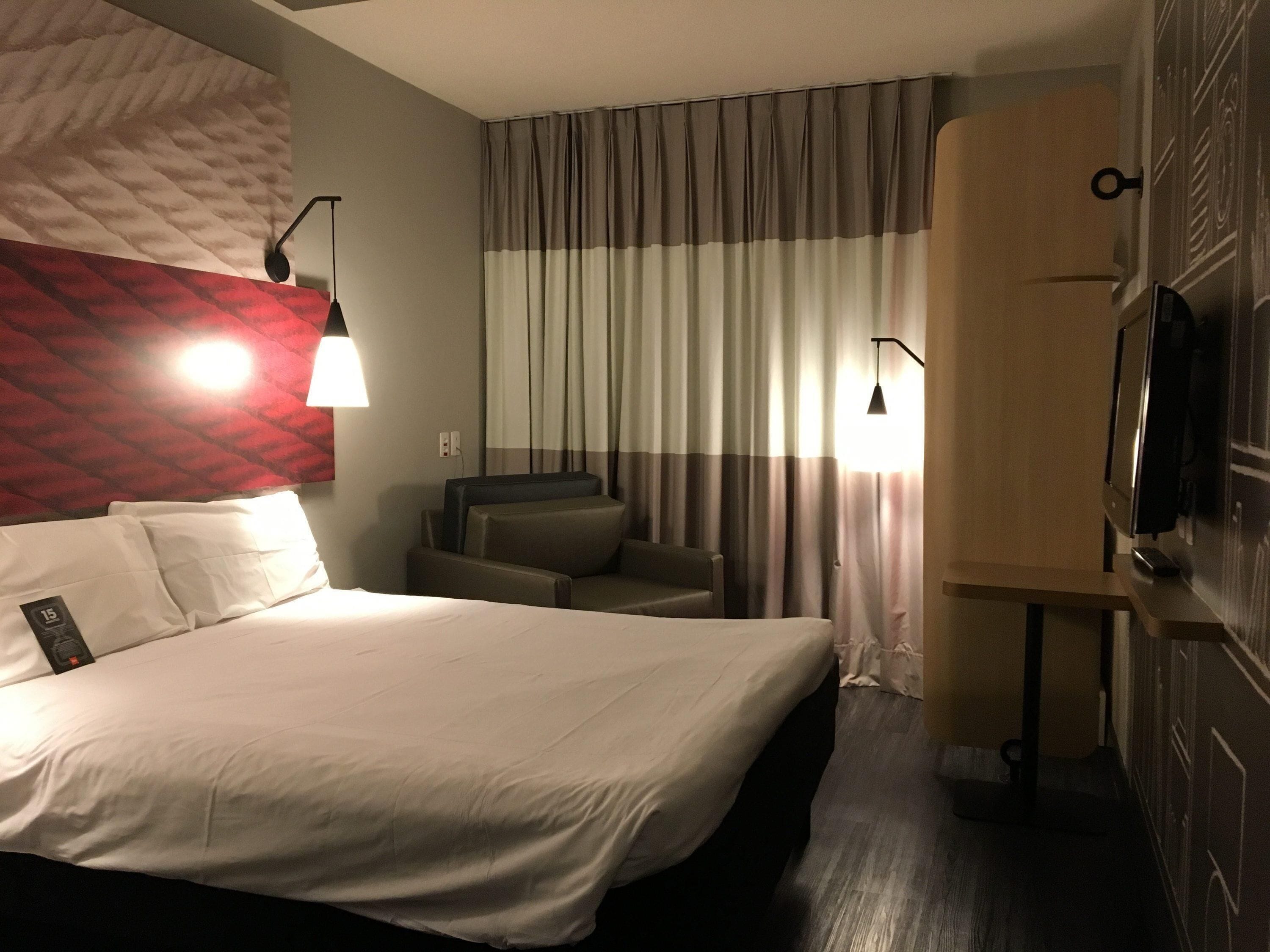 Quarto duplo, 1 cama de casal e sofá-cama, vista para o mar | Frigobar, cortinas blackout, Wi-Fi de cortesia, roupa de cama