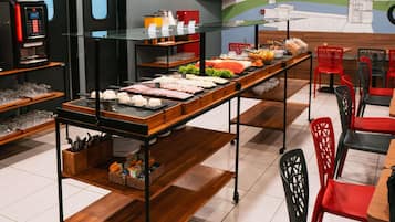 Desayuno buffet todos los días (con cargo)