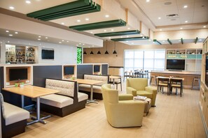 Breakfast and dinner served, American cuisine - Inn of West Little Rock (Little Rock)