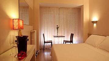 Minibar, in-room safe