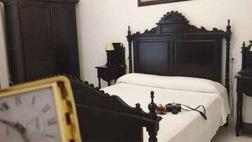 Doppelzimmer | Schreibtisch, Verdunkelungsvorhänge, kostenloses WLAN, Bettwäsche