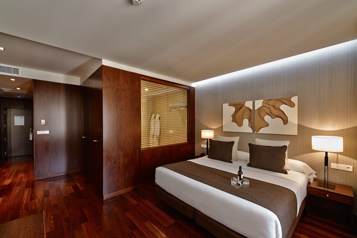 minibar, in-room safe, desk, blackout curtains