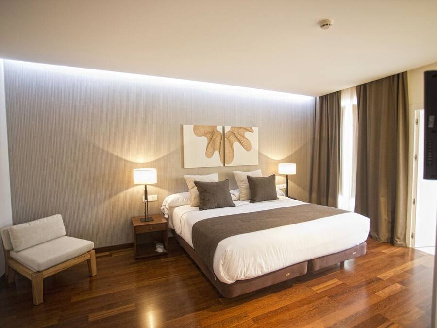 Minibar, in-room safe, desk, blackout drapes