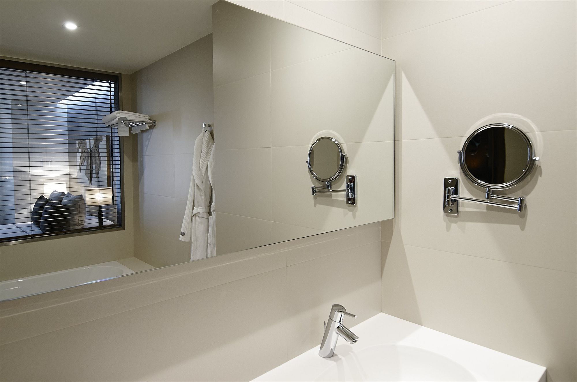 combined shower/bathtub, free toiletries, hair dryer, towels