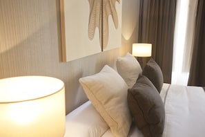 Quarto casal de uso individual | Frigobar, cofres nos quartos, escrivaninha, cortinas blackout