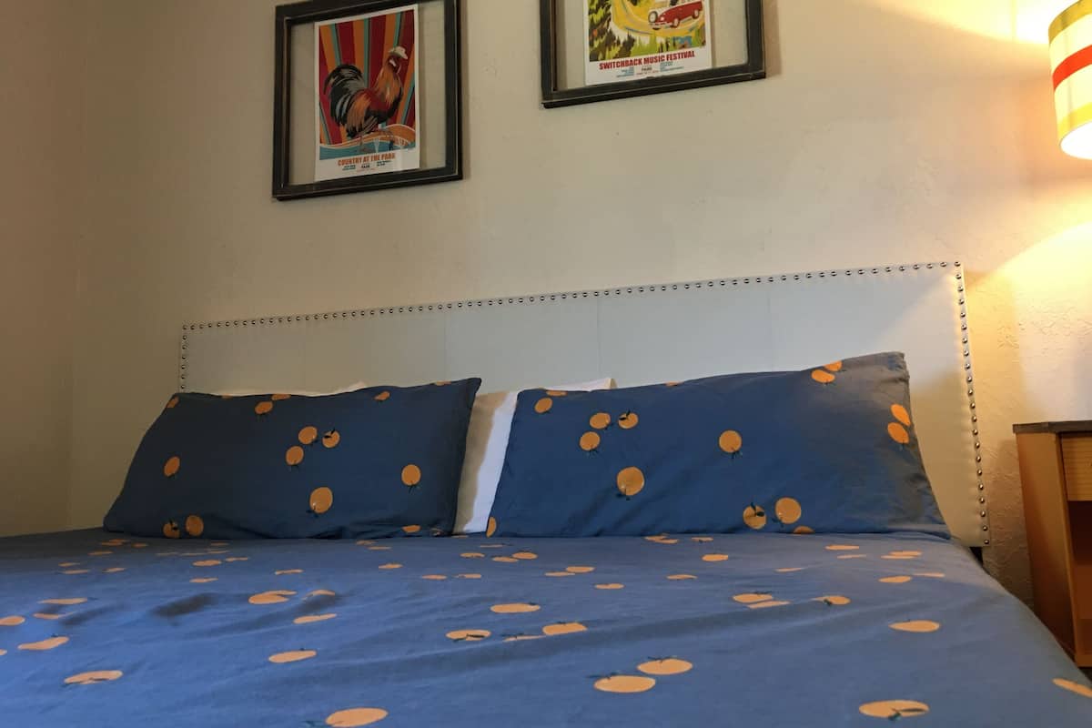 Standard King Room | 1 bedroom, memory foam beds, blackout drapes, bed sheets