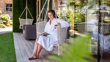 Spa-AuĂenbereich, Sauna, Whirlpool, Dampfbad, Körperbehandlungen