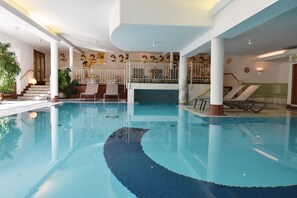 Indoor pool, 2 outdoor pools, pool umbrellas, pool loungers