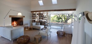 Hypo-allergenic bedding, minibar, in-room safe, iron/ironing board